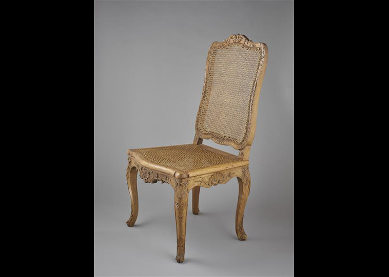 Chaise provenant de la salle à manger de Louis XV à Compiègne