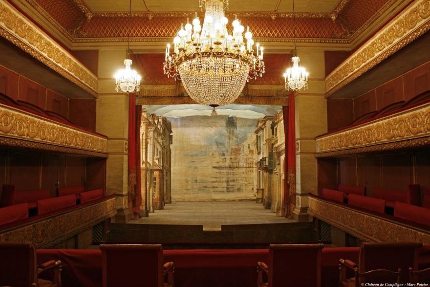 Media Name: 1-theatre_louisphilippe.jpg