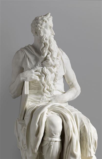 Moïse, statuette en marbre, détail