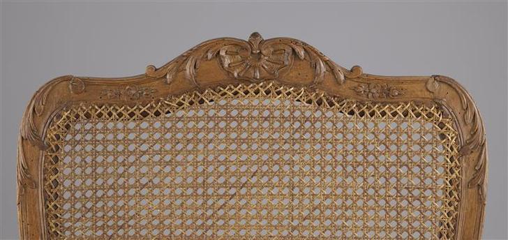 Chaise provenant de la salle à manger de Louis XV à Compiègne, détail du dossier