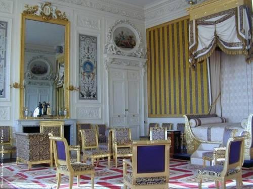 Media Name: chambre_a_coucher_du_roi_de_rome72dpi.jpg